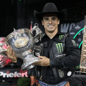 José Vitor Leme é Tricampeão Mundial da PBR e Faz História no Rodeio